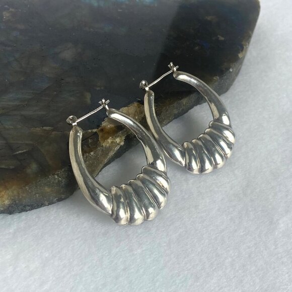 Sterling Silver 925 1.5" Hollow Scalloped Hinged Hoop Earrings - Picture 4 of 16